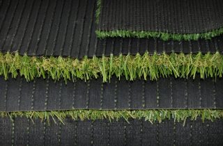 איך סוגי תפרים משפיעים על איכות דשא סינטטי?